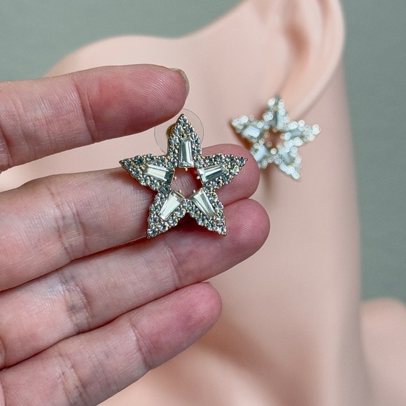 ✨ Star Crystal Statement Earrings | Gold Glam Sparkling Studs - Picture 3 of 5